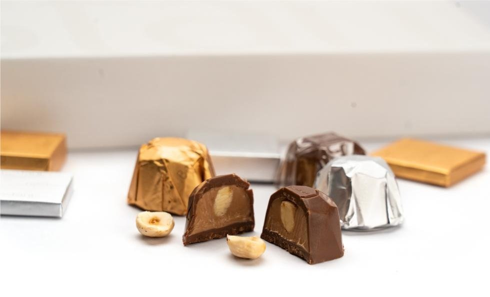 Signature Box White Medium - 335g Milk & Dark Chocolate Gift Box with Golden Accents by Bostani Pakistan